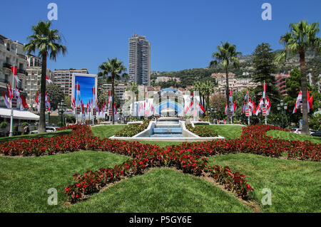 Himmel Spiegel an Monte Carlo Casino Garten in Monaco. Casino Monte Carlo ist ein Glücksspiel und Entertainment Complex. Stockfoto