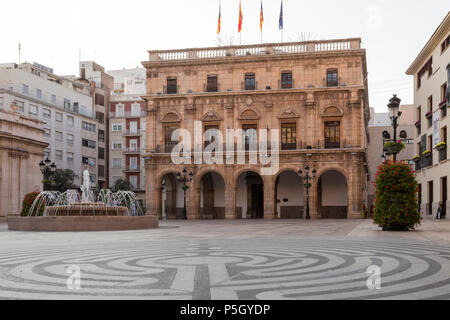 Blick von der Concatedral de Santa María in Castellón aus der Wohnung von der Plaza Mayor und dem Rathaus Stockfoto