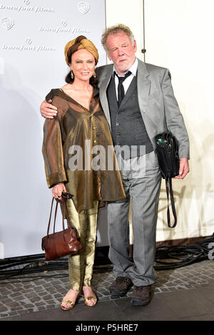 Jacqueline Bisset und Nick Nolte nehmen an der "Kopf voll mit Honig" fotoshooting im Café Grosz am 25. Juni 2018 in Berlin, Deutschland. Stockfoto