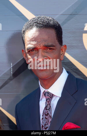 Santa Monica, USA. 25 Jun, 2018. Ralph Sampson besucht 2018 NBA Auszeichnungen zeigen von Barker Hangar, Santa Monica, Kalifornien am Juni 25, 2018 Credit: Eugene Befugnisse/Alamy leben Nachrichten Stockfoto