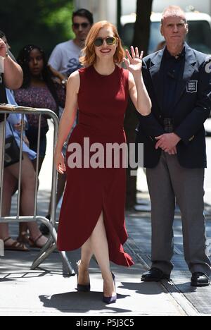 New York, NY, USA. 26 Juni, 2018. Jessica Chastain heraus und über für Celebrity Candids - DI, New York, NY 26. Juni 2018. Credit: Kristin Callahan/Everett Collection/Alamy leben Nachrichten Stockfoto