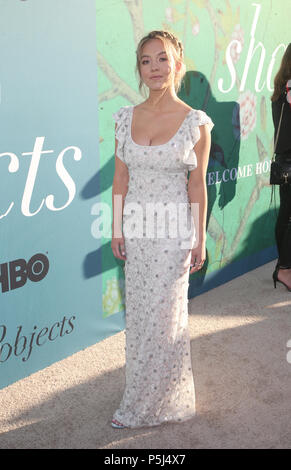 Hollywood, Ca. 26 Juni, 2018. Sydney Sweeney, Ankunft in die Premiere der HBO Harfe Objekte' im Cinerama Dome in Hollywood, Kalifornien am 26. Juni 2018. Credit: Faye Sadou/MediaPunch Stockfoto