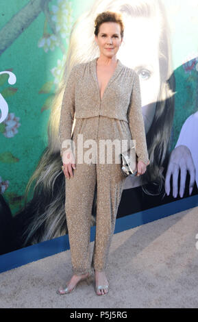 Los Angeles, USA. 26 Jun, 2018. Schauspielerin Elizabeth Perkins nimmt an HBO Premiere der Harfe Objekte' am 26. Juni 2018 an den Cinerama Dome in Los Angeles, Kalifornien. Foto von Barry King/Alamy leben Nachrichten Stockfoto