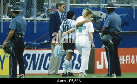 Firo Fußball, 25.06.1994 Wm 1994 Argentinien - Nigeria 2:1 Diego Maradona, Porträt, nach diesem Spiel er des Dopings überführt wurde. Hier wird er zum Doping Probe führte nach dem Spiel sein. Es war sein letztes Spiel für Argentinien | Verwendung weltweit Stockfoto