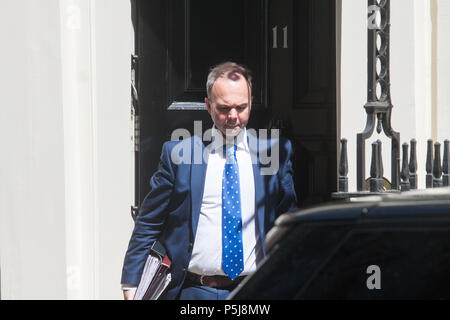 London, Großbritannien. 27.Juni 2018. Downing Street Stabschef Gavin Barwell fährt Downing Street 10 zu den wöchentlichen Prime Miminister Fragen im Parlament Credit: Amer ghazzal/Alamy Leben Nachrichten teilnehmen Stockfoto