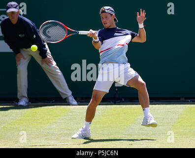 Devonshire Park, Eastbourne, Großbritannien. 27 Juni, 2018. Natur Tal International Tennis; Diego Schwartzman (ARG) spielt eine Vorhand Schuß in seinem Match gegen Lukas Lacko (SVK) Credit: Aktion plus Sport/Alamy leben Nachrichten Stockfoto