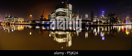 Nacht Blick vom Fluss Yarra Melbourne Australien Stockfoto