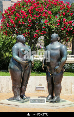 Adam und Eva Statuen von Fernando Botero in Monte Carlo, Monaco. Monaco ist der zweitkleinste Staat der Welt. Stockfoto