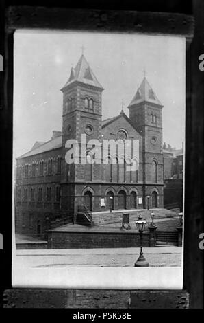 [Eine Kapelle in Liverpool () (Kopie)] [Grafik].. Deutsch: Capel Annibynwyr Deutsch Netherfield Straße, Everton. Yn yr ddiweddarach Ann Fowler Memorial Home (Heilsarmee): Deutsch: Die Waliser Unabhängige, congregationalist Kapelle, netherfield Straße, Everton. 1 Negativ: Glas, trockenen Platte, b&w; 11 x 8,5 cm. . Ca. 1885. Thomas, John, 42 eine Kapelle in Liverpool () (Kopie) NLW 3364629 Stockfoto