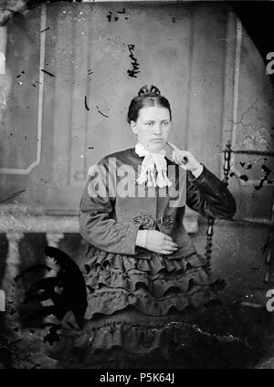 [Frau] [Graphic].. 1 Negativ: Glas, nassen Collodium, b&w; 11 x 8 cm. ca. 1875. Thomas, John, 48 eine Frau sitzen NLW 3364775 Stockfoto