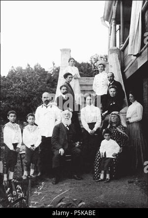 N/A. Englisch: akaki Tsereteli Besuch der Familie in Vachnadziani Jandieri, Kachetien. 1911. 1911. Unbekannt 71 Akaki Tsereteli Besuch der Familie in Vachnadziani Jandieri, Kachetien. 1911 Stockfoto