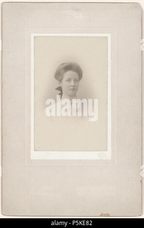 N/A. Deutsch: Beschreibung Portret van Elly van Heemskerk Documenttype foto Vervaardiger Greiner, Albert (1833-1890) Collectie Collectie Stadsarchief Amsterdam: kabinetfoto Datering's 1904 Inventarissen Http://archief.amsterdam/archief/10005/2028 Afbeeldingsbestand FT 00100023000001. 1904. Greiner, Albert (1833-1890) 73 Albert Greiner Afb FT 00100023000001 Stockfoto