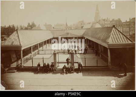 N/A. Deutsch: Beschreibung Damrak De Korenbeurs bij de Oudebrug met Op de voorgrond de Schienen van de 1876 geopende paardentramlijn Dam-Prins Hendrikkade Documenttype foto Vervaardiger Greiner, Albert (1833-1890) Collectie Collectie Stadsarchief Amsterdam: foto-Datering afdrukken 1876 t/m 1883 Geografische naam Damrak Inventarissen Http://archief.amsterdam/archief/10003 Afbeeldingsbestand OSIM 00001003312. 1876 t/m 1883. Greiner, Albert (1833-1890) 73 Albert Greiner Afb OSIM 00001003312 Stockfoto