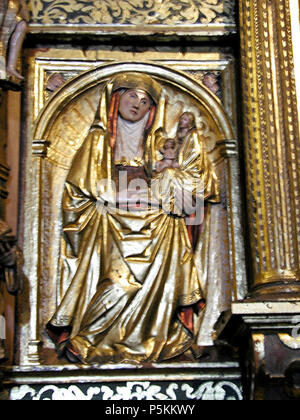 N/A. Englisch: St. Anne Holz und polychrome. Monasterio de Las Huelgas, Burgos, Spanien Die Zahlen im linken Arm des Heiligen sind, Natürlich, Anne, der Tochter Maria und ihrem Sohn Jesus. Anne's langen Zeigefinger in Richtung des Mary-Jesus Gruppierung zeigen könnte eine Anpassung von Marias Geste sein, die auf ihren Sohn in Symbole Östlichen "Hodegetria" und in ihrer westlichen Nachkomme, die Mutter von der Immerwährenden Hilfe. 30. Oktober 2011 (Original Upload Datum). Dickstracke an en. 105 AnneHuelgas Stockfoto