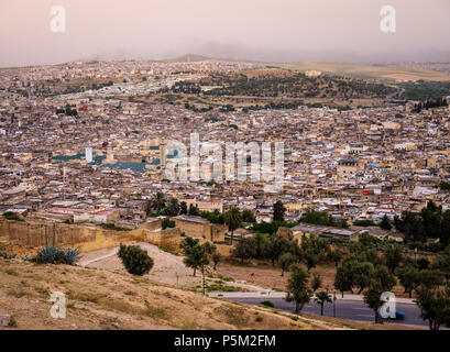 FEZ, MAROKKO - ca. April 2017: Blick auf die Medina von Fes Stockfoto