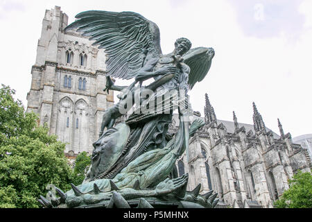 Frieden Brunnen von Greg Wyatt, die von der Kathedrale St. John das Göttliche in NYC. Stockfoto