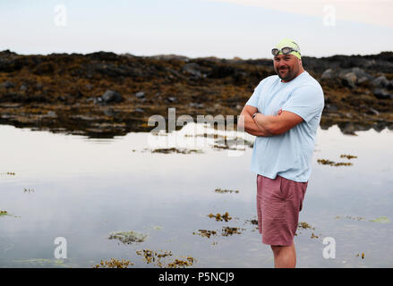 Bis 1100 Embargo Mittwoch, Juni 27 Nicholas Murch, aus London, wer hat die erste Person geworden, die North Channel zu schwimmen in diesem Jahr, an seinem Ausgangspunkt in Donaghadee, Co. Stockfoto