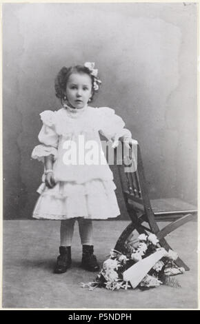 N/A. Englisch: Anna Blaman (1905-1960) als Kind, um 1910. 1910. Unbekannter Fotograf 104 Anna Blaman (1905-1960) als Kind, um 1910 Stockfoto