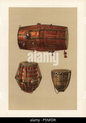 Indische Percussion Instrumente: kleine Kupfer Tabla (rechts), m'ridang mit gestreiften Körper und Leder Hosenträger (links) und Steingut Tam Tam gespielt von Musikern namens Nahabat (oben). Chromolithograph aus einer Abbildung von William Gibb von A.J. Hipkins ''Musical Instrumente, historischen, seltenen und einzigartigen "Adam und Karl Schwarz, Edinburgh, 1888. Alfred James Hipkins (1826-1903) war ein englischer Musikwissenschaftler, die in der Geschichte der Klavier und andere Instrumente spezialisiert. William Gibb war ein Meister Illustrator und chromolithographer und Illustrierte "das Königshaus von Stuart' (1890), "Nava Stockfoto