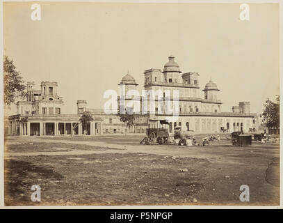 N/A. Englisch: Bara Chattar Manzil und Farhat Bakhsh in Lucknow - Ansicht von Süden. 1862. Charles Shepherd und Arthur Robertson 169 Bara Chattar Manzil und Farhat Bakhsh - Ansicht von Süden - Lucknow im Jahr 1862 Stockfoto