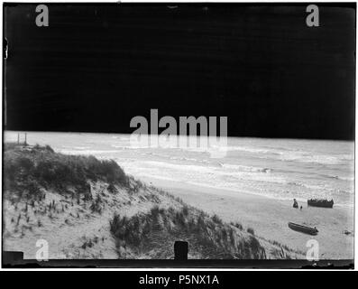 N/A. Deutsch: Beschreibung Boot op het Strand Ongelokaliseerd. Documenttype foto Vervaardiger Stomps, Benjamin Wilhelmus Collectie Collectie B.W. Stomps Datering 1894 t/m 1900 Inventarissen Http://archief.amsterdam/archief/10162 Afbeeldingsbestand 010162000304 erzeugt mit Dememorixer. 1894 t/m 1900. Benjamin Wilhelmus Stomps (1856-1904) 188 Benjamin Wilhelmus Stomps, Afb 010162000304 Stockfoto