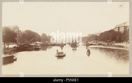 N/A. Deutsch: Beschreibung Amstel Gezien in noordelijke Richting. Dsub Carré. In Het verschiet de Magere Brug. Documenttype foto Vervaardiger Stomps, Benjamin Wilhelmus Collectie Collectie B.W. Stomps Datering 1896 Geografische naam Amstel Inventarissen Http://archief.amsterdam/archief/10162 Afbeeldingsbestand 010162000621 erzeugt mit Dememorixer. 1896. Benjamin Wilhelmus Stomps (1856-1904) 189 Benjamin Wilhelmus Stomps, Afb 010162000621 Stockfoto