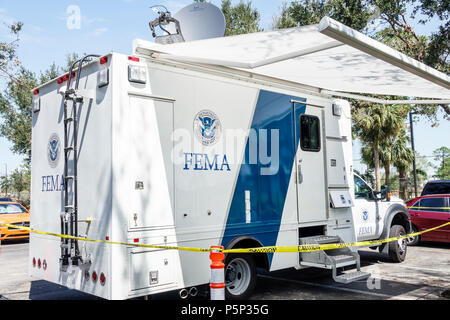 Immokalee Florida, Sturmhilfe, FEMA State Disaster Recovery Center Center, Kommunikations-Truck, mobile Reaktions-Einheit, Besucher reisen traveli Stockfoto