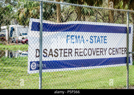 Immokalee Florida, FEMA State Disaster Recovery Center Center, Sturmhilfe, Zaunbanner, Besucher reisen Reise touristischer Tourismus landm Stockfoto