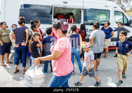 Florida, LaBelle, nach dem Hurrikan Irma, Sturmhilfe, Katastrophenhilfe, Katastrophenhilfe, Katastrophenhilfe, Katastrophenhilfe, Rotes Kreuz, Freiwilliger Stockfoto