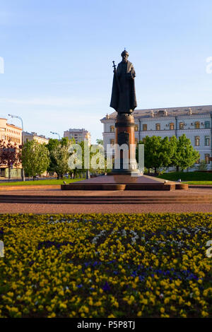 Denkmal für die Heiligen gesegnet, Große Fürst Daniel von Moskau. Die Inschrift auf der Skulptur: Heiligen gesegnet, Große Fürst Daniel von Moskau. Die Skulptur Stockfoto