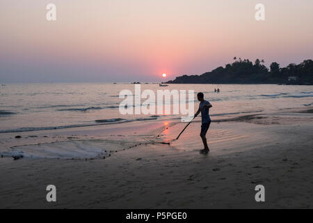 Sonnenuntergang über Madrid Beach, Goa, Indien Stockfoto