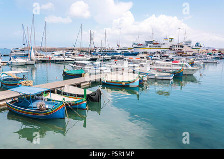 Yachten im Hafen von Mgarr, Gozo, Malta Stockfoto