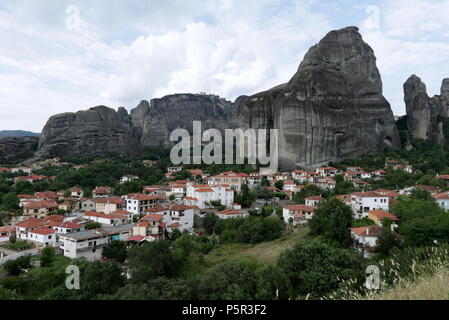 Kastraki Village in der Nähe der Stadt Kalambaka am Stadtrand von Meteora, Thessalien, Mittelgriechenland. Stockfoto