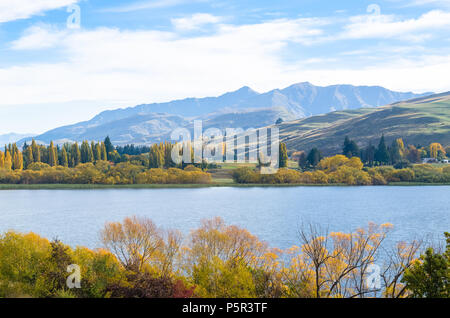 Lake Hayes in den Wakatipu Basin in Central Otago, Südinsel, Neuseeland. Stockfoto