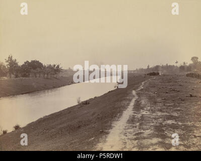 N/A. Englisch: Foto im Jahre 1890 von einem unbekannten Fotografen genommen wird, zeigt der Kanal von der Tolly Nullah in das Dock. Die in Kalkutta Port ist der einzige große riverine Hafen in Indien und es bildet die Kalkutta Dock System. "Der Bau von nassen Docks war, für viele Jahre das bevorzugte Mittel, durch die Sie vorgeschlagen war der Hafen von Kalkutta zu verbessern. Gegen Ende des 18. Jahrhunderts, General Watson gegründet ein Marine Werft Kidderpore und erhielt einen Zuschuss von Land vom König und der East India Company zum Andocken. Er entwarf und tatsächlich im Jahre 1781 begann der Bau des Wet Stockfoto