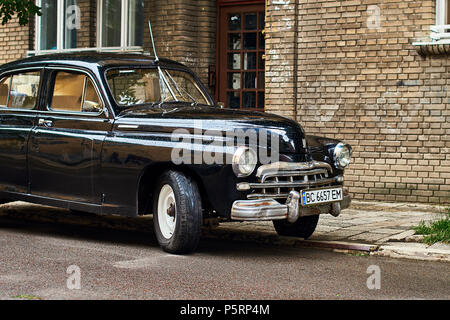 Vintage schwarz GAZ-M20 Pobeda Auto freigegeben ca. 1950 in der UDSSR auf der Straße geparkt Stockfoto