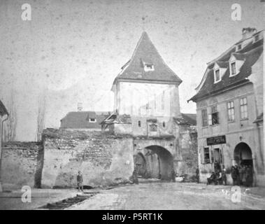 N/A. Român: Carl Muschalek - poarta Strazii Negre, clieu 2887/1873, dup originalul de la Serviciul Judeean al Arhivelor Naionale Braov. 1873. Carl Muschalek (1857 - 1904) Beschreibung Fotograf Geburtsdatum / Tod 29. September 1857 28. November 1904 Ort der Geburt Braov Arbeitsort Braov Authority control: Q 35304265 273 Carl Muschalek - poarta Strazii Negre Stockfoto