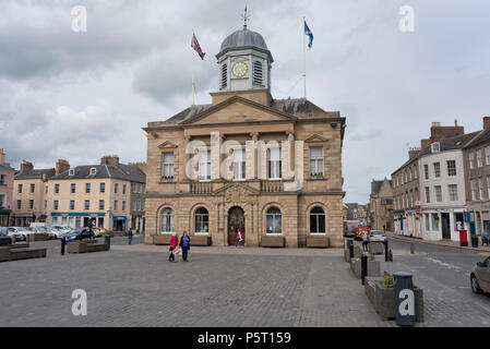 Das Rathaus und der Platz, Kelso, Scottish Borders, Schottland Stockfoto