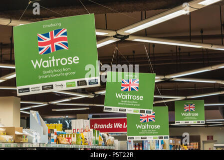 Waitrose Produkte am Verkauf in einem Supermarkt in Victoria, Gozo, Malta. Stockfoto