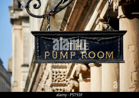 Zeichen für den Pumpenraum auf die römischen Bäder komplexe Badewanne England Großbritannien Stockfoto