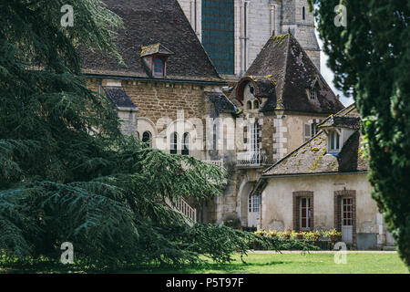 Abtei in Frankreich Pontigny, die ehemalige Zisterzienserabtei in Frankreich, einer der fünf ältesten und bedeutendsten Klöster des Ordens. Stockfoto