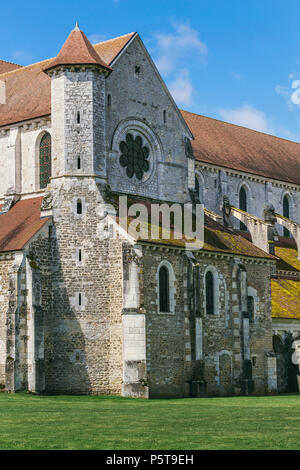 Abtei in Frankreich Pontigny, die ehemalige Zisterzienserabtei in Frankreich, einer der fünf ältesten und bedeutendsten Klöster des Ordens innerhalb der Ca Stockfoto