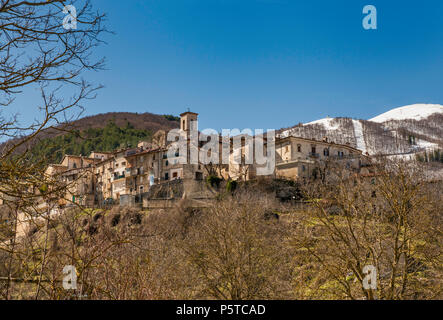 Stadt Scanno im frühen Frühjahr, Abruzzen Massiv, zentralen Apenninen, Abruzzen, Italien Stockfoto