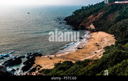 Luftaufnahme von einem kleinen natürlichen Strand Stockfoto