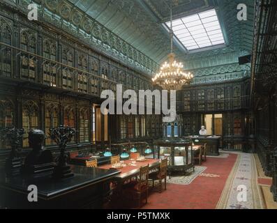 SALA DE LECTURA DE LA BIBLIOTECA DEL SENADO CONSTRUIDA EN 1882 EN HIERRO NEOGOTICO FORJADO EN ESTILO INGLES. Autor: Emilio Rodríguez Ayuso (1845-1891). Lage: SENADO - BIBLIOTECA - EDIFICIO, MADRID, SPANIEN. Stockfoto