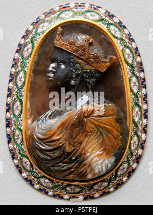 N/A. Englisch: Porträt von einem afrikanischen König. Agata Cameo, zweite Hälfte des 16. Jahrhunderts; Gold und Emaille Berg, 17. Jahrhundert v. Chr.. Français: Portrait d'un roi Africain. Camée de Achat, seconde moitié du XVIe siècle; monture en oder émaillé, XVIIe siècle. . Zwischen ca. 1550 und ca. 1600; 16. N/A264 Cameo afrikanischen König CdM Paris Babelon 593 Stockfoto