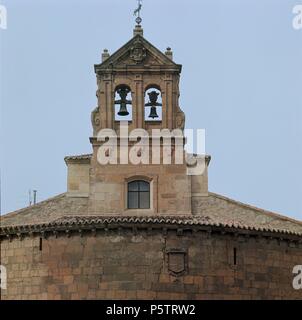 ESPADAÑA BIFORA BARROCA DE LA IGLESIA DE SAN MARCOS DE SALAMANCA AÑADIDA EN EL Siglo XVIII. Lage: Iglesia de San Marcos, Salamanca, Spanien. Stockfoto