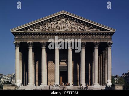 Exterieur - FACHADA PRINCIPAL DE LA IGLESIA DE LA MADELEINE - 1807/42 - NEOCLASICISMO FRANCES. Autor: Pierre-Alexandre Vignon (1763-1828). Lage: IGLESIA DE LA MADELEINE. Stockfoto