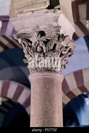 CAPITEL DE LA NAVE ABD AL RAHMAN II. Lage: MEZQUITA - INTERIEUR, CORDOBA, Spanien. Stockfoto