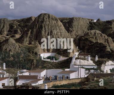 CUEVAS Y TROGLODITAS VIVIENDAS EN LA LADERA DE JABALCON. Ort: Außen, Granada, Spanien. Stockfoto